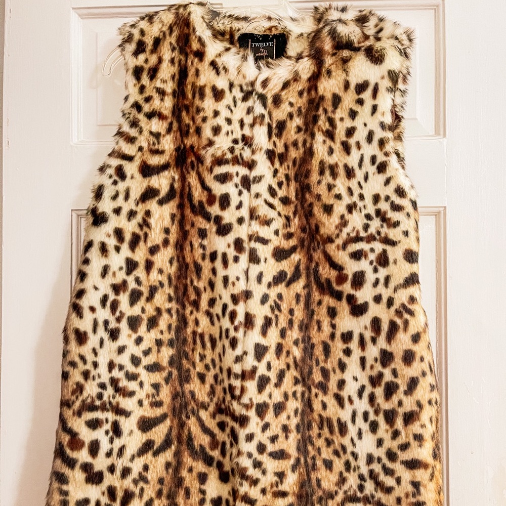 Twelve by ontwelfth Leopard Faux Fur Vest Size L
